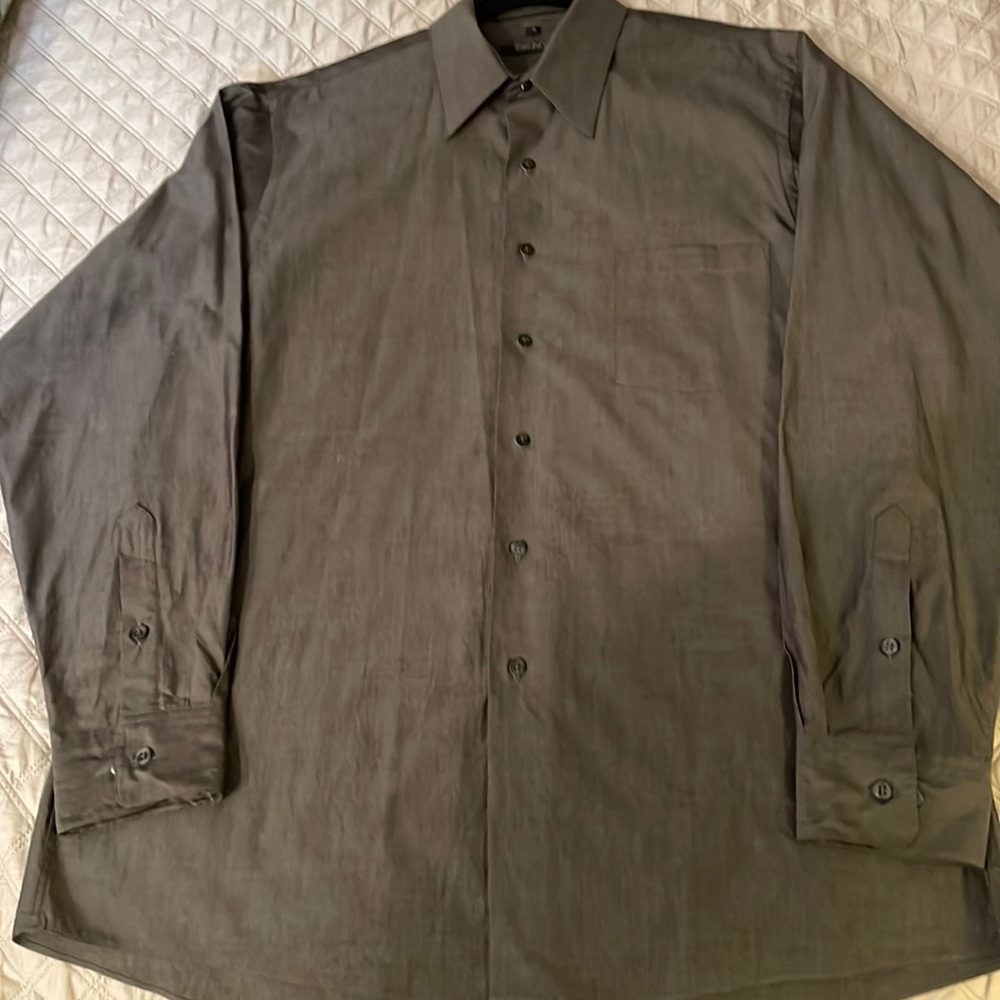 Men’s dark grey cotton long sleeve dress shirt. Front pocket, back yolk. DKNY